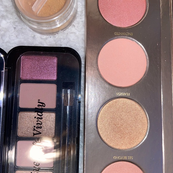 Higher end Makeup Bundle - Picture 2 of 5